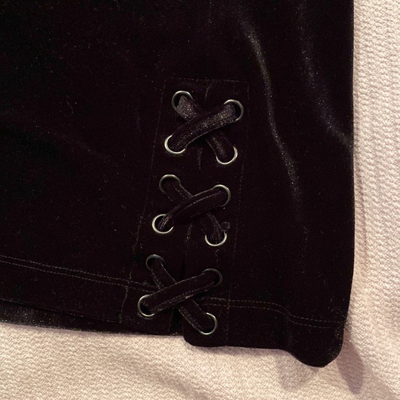 Forever 21 Women’s Small Black Velvet Mini Skirt - Picture 2 of 6